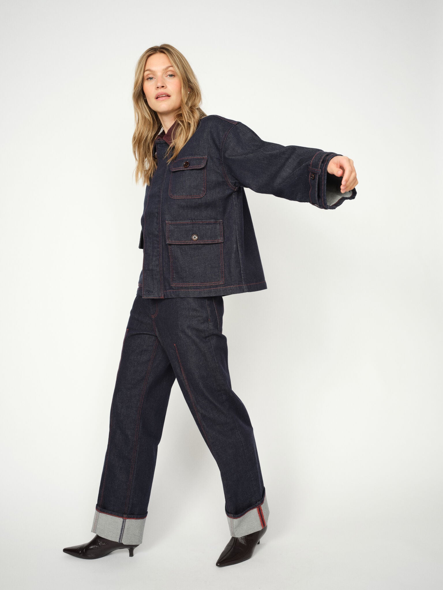 Modelshot / Dark Blue / Detail